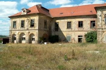Pohled ze dvora (2003 ©Václav Hodek)