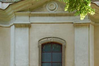 SZ pohled na vchod do kostela (© Rodochrozit, 07/2013)