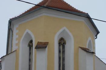 Slepá okna presbyteriáře (© František Nevoral, 03/2013)