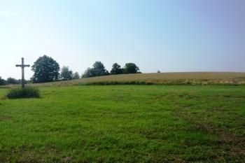 bojiště s křížem (© Ondřej Štěpánek 07/2013)
