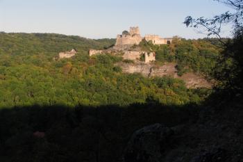 Hrad Čabraď - pohled z jihovýchodu ( © Albert Loydl 2009)