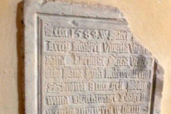 Náhrobek z roku 1588 (© Johannes Cladis, 10/2017)