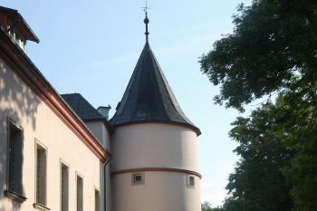 Pohled na kruhovou věž (© Martin Kabeláč, 06/2009)