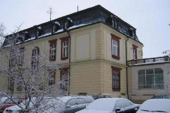Zadní trakt zámku ( © Pavel Vítek 01/2006)