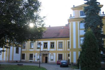 Vchod do zámku (© Pavel Vítek 10/2005)