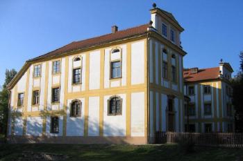 Jižní trakt zámku (© Pavel Vítek 10/2005)