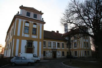Čelo zámku ( © Petr Nožička 03/2010)
