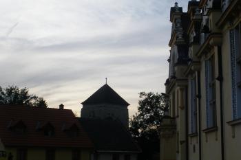 Vodárenská bašta a fasáda hodnotné neorenesační sokolovny. (© Vojtěch Barcal, 11/2013)