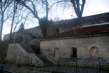 Novodobé schodiště k severní fortně (© Vojtěch Barcal, 04/2014)