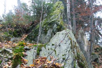 Mladkovský hrádek - jeden ze skalních útvarů v zadní části hrádku (© Zdeněk Fišera 2011)