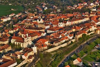 Žatec, náměstí - letecký snímek ( © Radovan Smokoň 04/2008)
