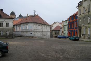 Severní část Chelčického náměstí (© Ivan Grisa, 12/2004)