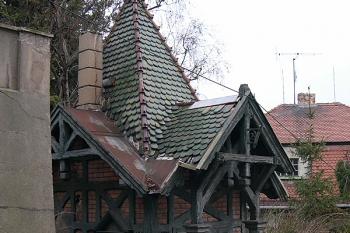 Secesní trafika na Nádražních schodech (© Ivan Grisa, 12/2004)
