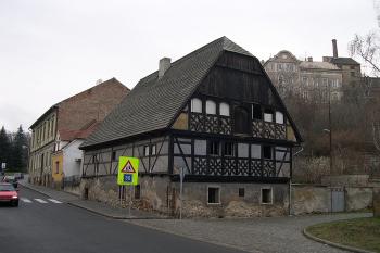 Dům č. p . 581 na Rooseveltově třídě (někdejší Mlynáře) (© Ivan Grisa, 12/2004)