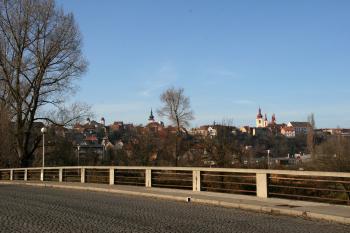 Pohled od východu z mostu přes Ohři ( © Iva Spurná 24.2.2008)