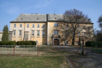 Průčelí zámku ( © Petr Nožička 03/2010)