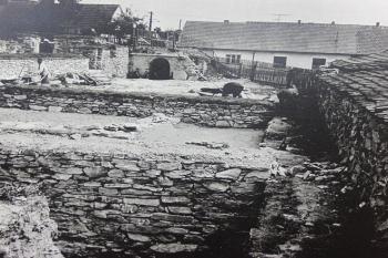 Fotografie z vykopávek v 60tých letech (© Luděk Vláčil, 12/2014)