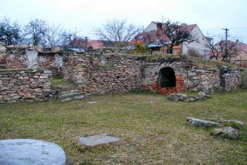 severovýchodní kout nádvoří ( © Pavel Zany Komárek 18.11. 2000)