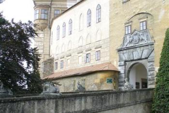 vstup do zámku (© zdeněk komínek, 09/2006)