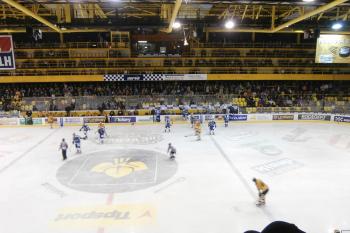 Západní tribuna a střídačky ( © Prudký Martin 10/2013)