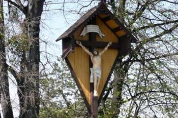 kříž na Bruzovské ulici (© Jan P. Štěpánek 04/2010)