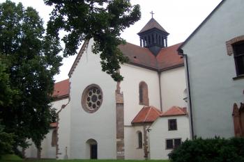 pohled na farní (klášterní) kostel (© Ivo Rozehnal  08/2021)