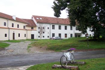 Obecní úřad v areálu kláštera (© Ivo Rozehnal  08/2021)