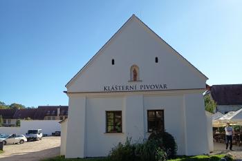 průčelí klášterního pivovaru (© Jaroslav Špiroch  09/2025)