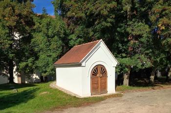 utilitární stavba sloužící ke vstupu do gotického sklepení; tzv. předsklepí (© Jaroslav Špiroch  09/2025)