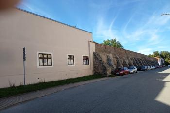 barokní opevnění u nové fortny (© Jaroslav Špiroch  09/2025)