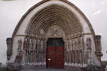Nádherný ústupkový portál, který dal klášteru jméno ( © Iva Spurná 28.9.2009)
