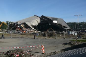 Bourání VHS - pohled od Holubic (© Martin Kovář, 10/2013)