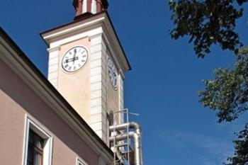 průčelí radniční věže při termosanaci (© Jan P. Štěpánek 10/2013)