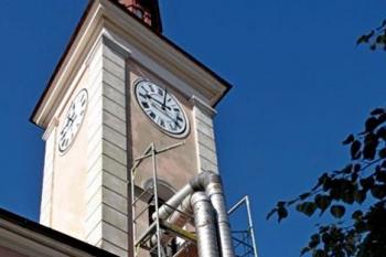 průčelí radniční věže při termosanaci (© Jan P. Štěpánek 10/2013)