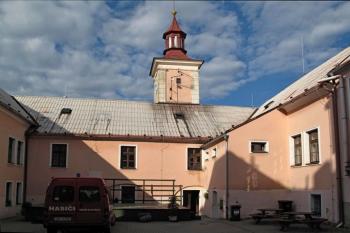 zadní trakt radnice (© Jan P. Štěpánek 10/2013)
