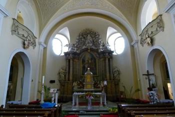 presbytář s hlavním oltářem  ( © Jan P. Štěpánek 10/2014)