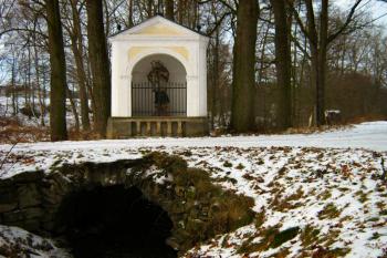 Unikátní můstek s kapličkou (© Sláva Rejthar, 10/2013)