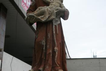 Socha sv. Antonína Paduánského s Jezulátkem na Dolní ulici (© Martin Kovář, 10/2013)