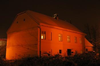 Noční pohled na špitál (© Jan P. Štěpánek 12/2009)