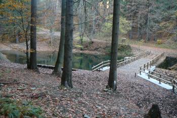 Klauz Kyčerov pravobřežní pohled na nádrž (© Martin Kovář, 10/2013)