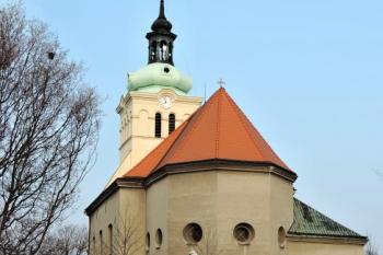 Pohled na kostel od východu ( © Jan P. Štěpánek 04/2014)