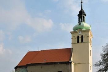 Severní pohled na kostel (© Jan P. Štěpánek 04/2014)