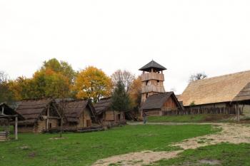 celkový pohled na archeoskanzen ( © Jan P. Štěpánek 11/2012)