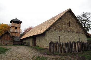 rekonstrukce obyldí vladyky, moravského knížete ( © Jan P. Štěpánek 11/2012)