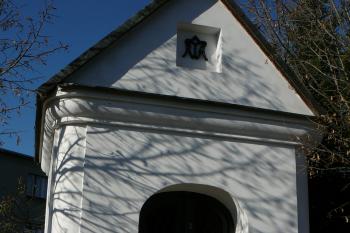 kaple v Lískovci čelní pohled (© Martin Kovář, 11/2013)