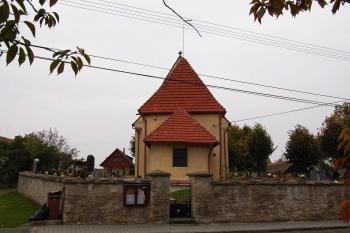 Pohled na kostel od JV (© Rodochrozit, 10/2013)