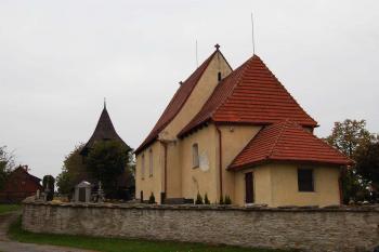 Kostel od jihu (© Rodochrozit, 10/2013)