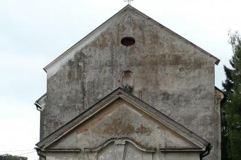 západní průčelí kostela s předsíní (© Jaroslav Valečka, 9/2013)