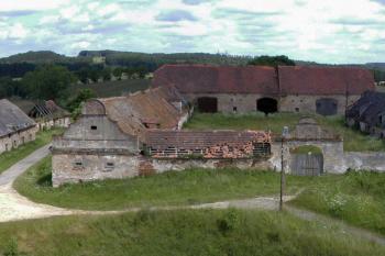 dvůr v roce 2001 (© Pavel Zany Komárek 24. 6. 2001)