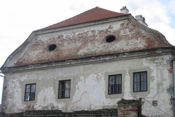 detail východní strany barokního zámku (© D Dohňanský, 12/2014)